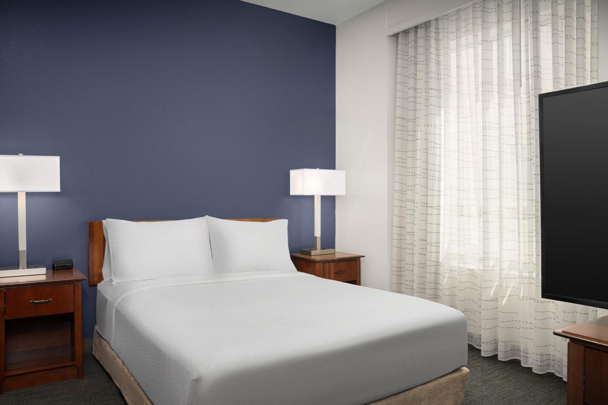 West Energy Corridor Hotel 3*