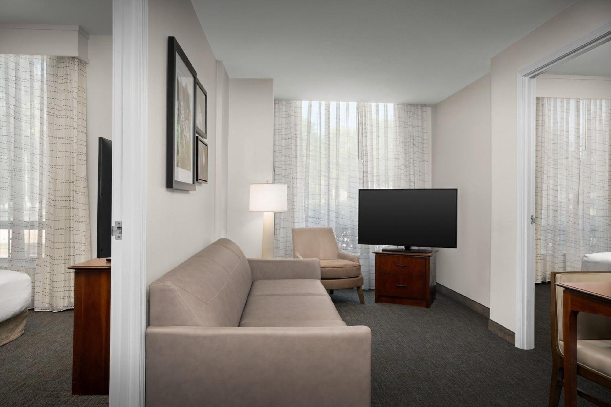 West Energy Corridor Hotel 3*